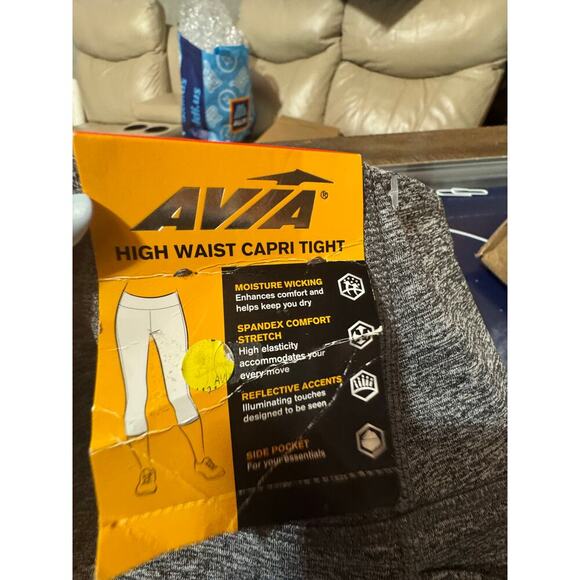 5/$25 NWT High Waist Capri Pants Size Small - Picture 2 of 3